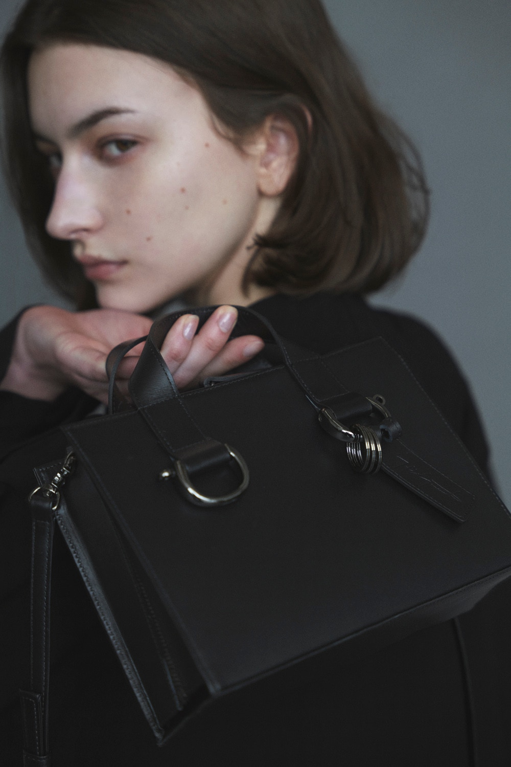 LOOK ZIPPER TOTE