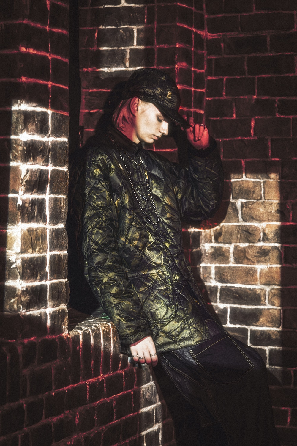 LOOK 02
