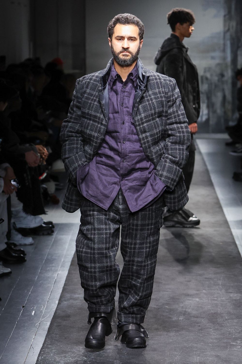 LOOK 02