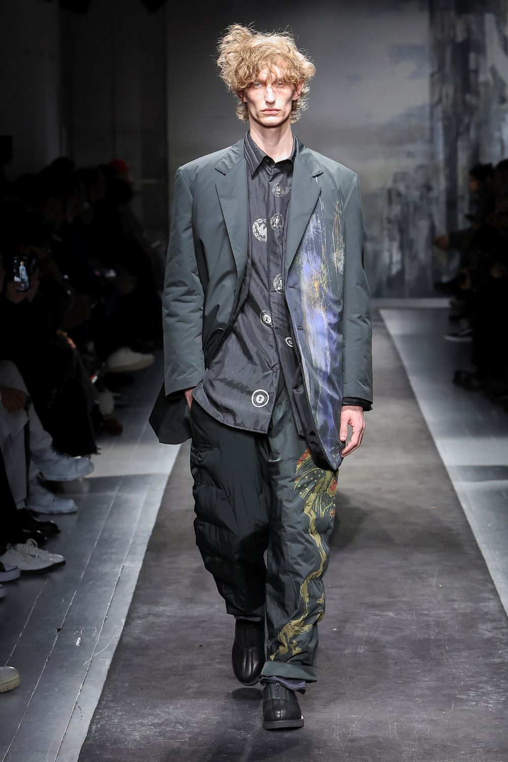 LOOK 19