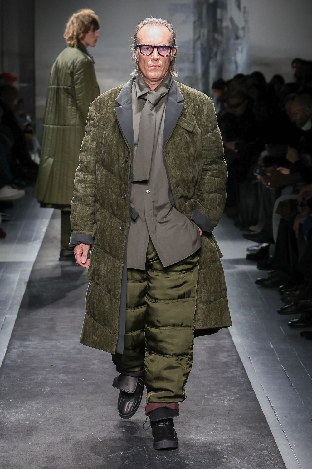 LOOK 24