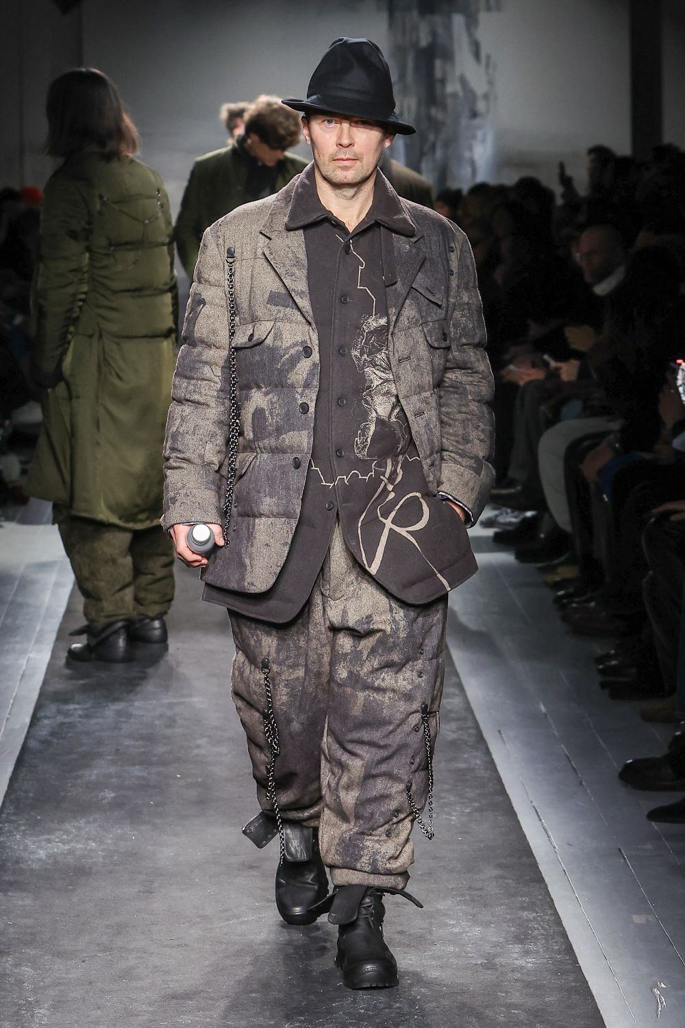 LOOK 27