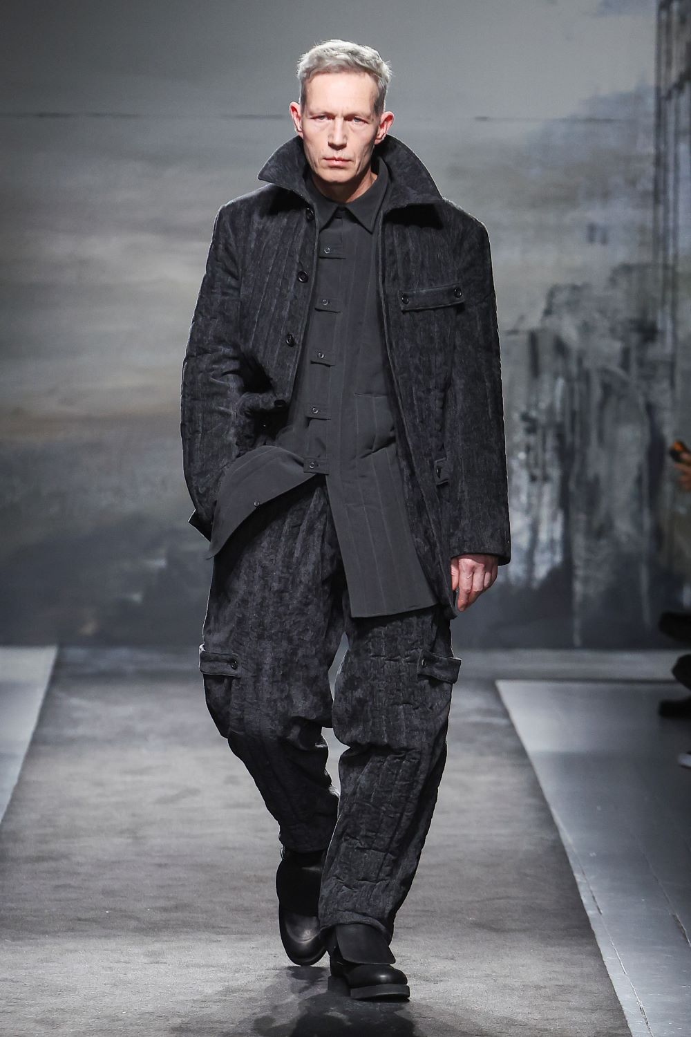 LOOK 03