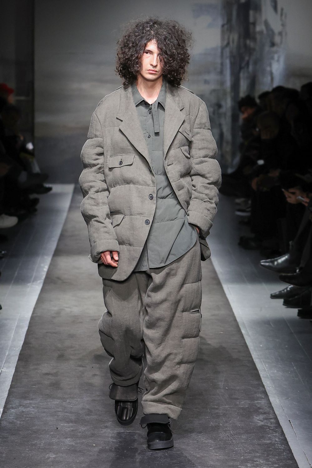 LOOK 32