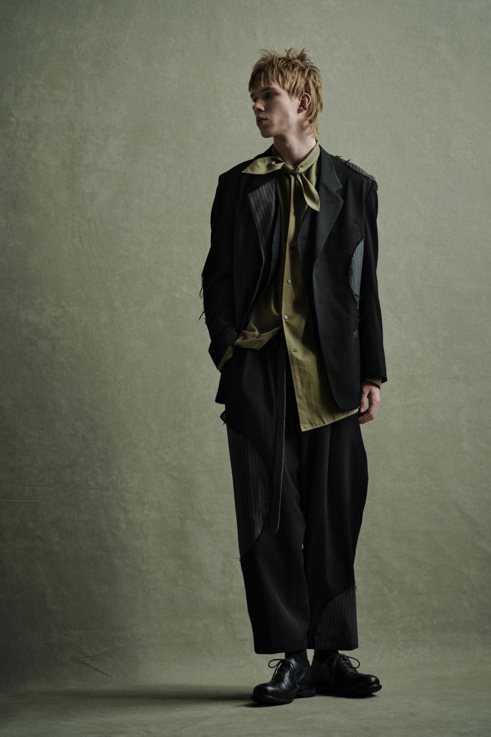 LOOK 03