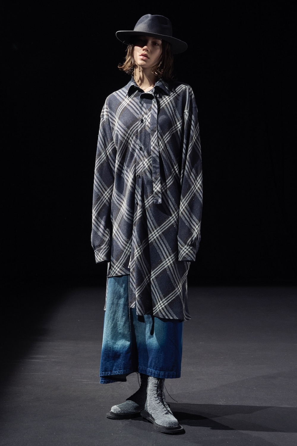 LOOK 32