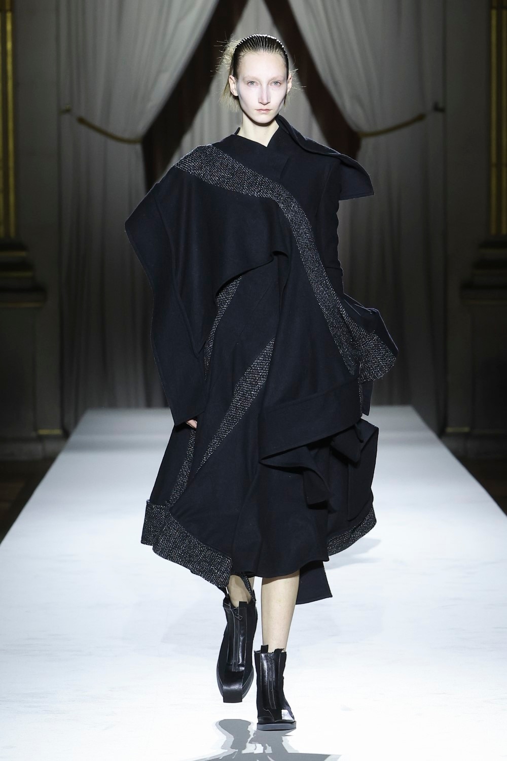 LOOK 03