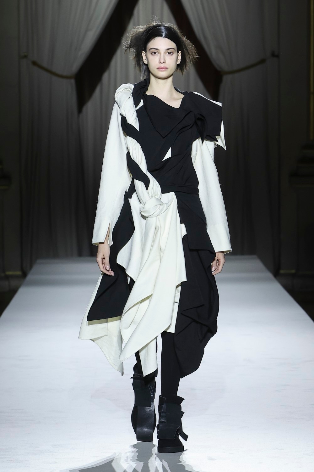 LOOK 06