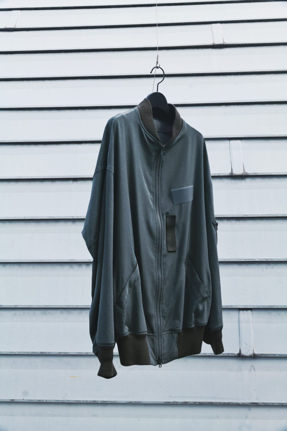 LOOK 02