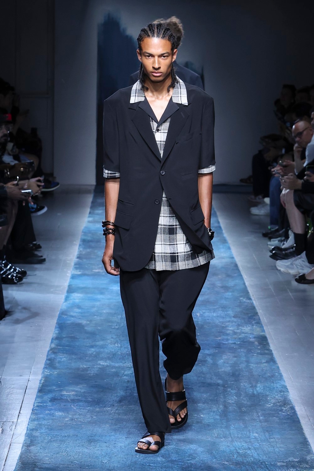 LOOK 04