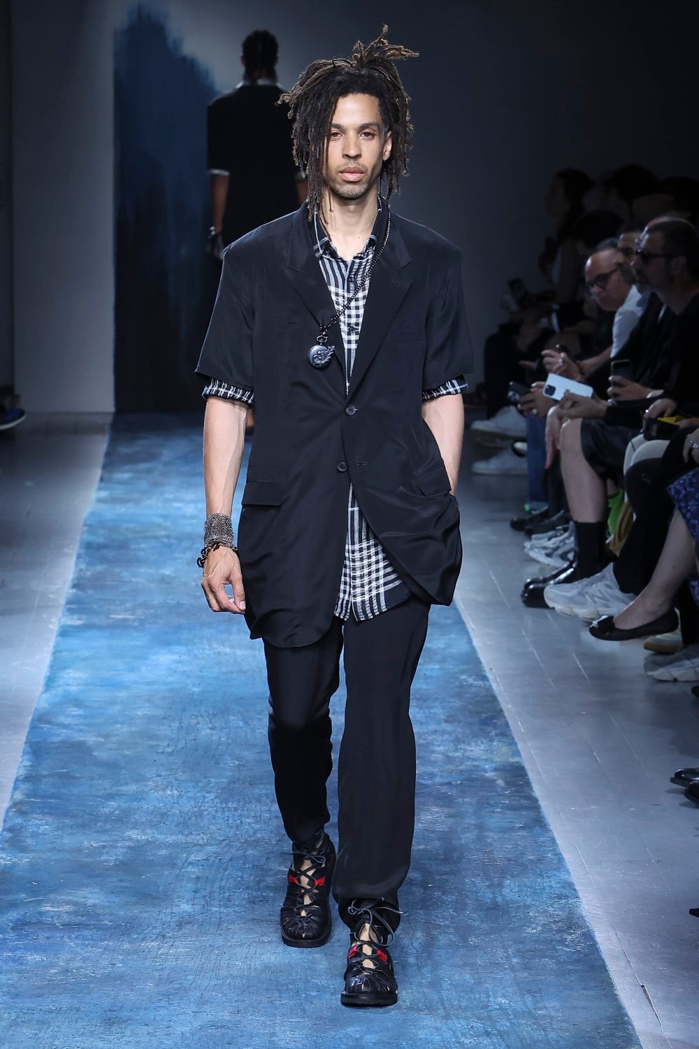 LOOK 05