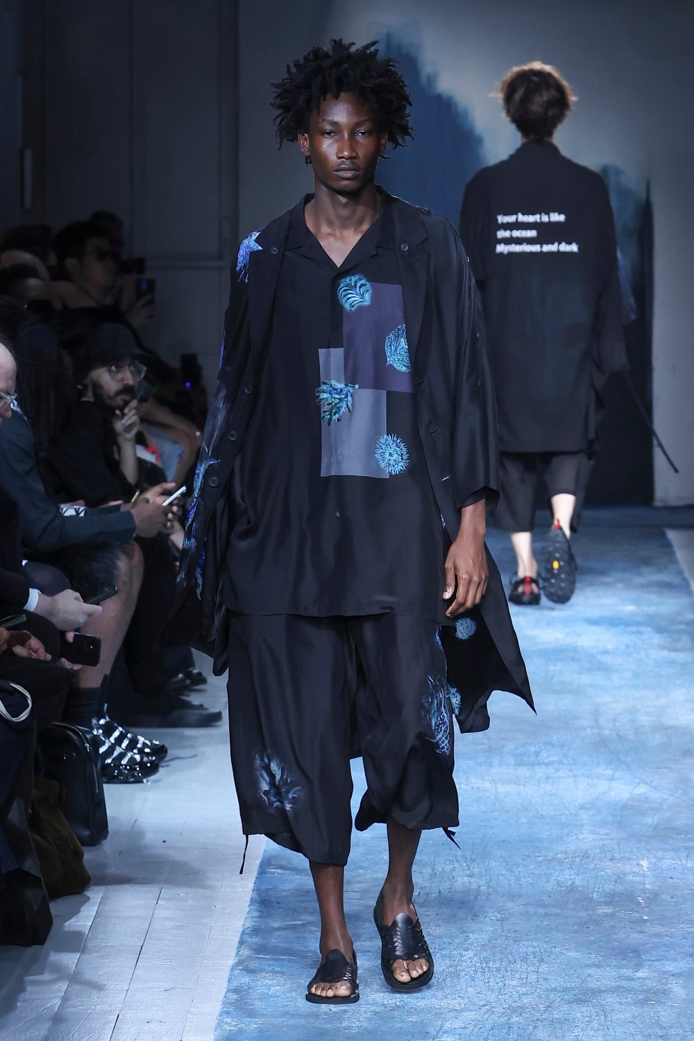 LOOK 16