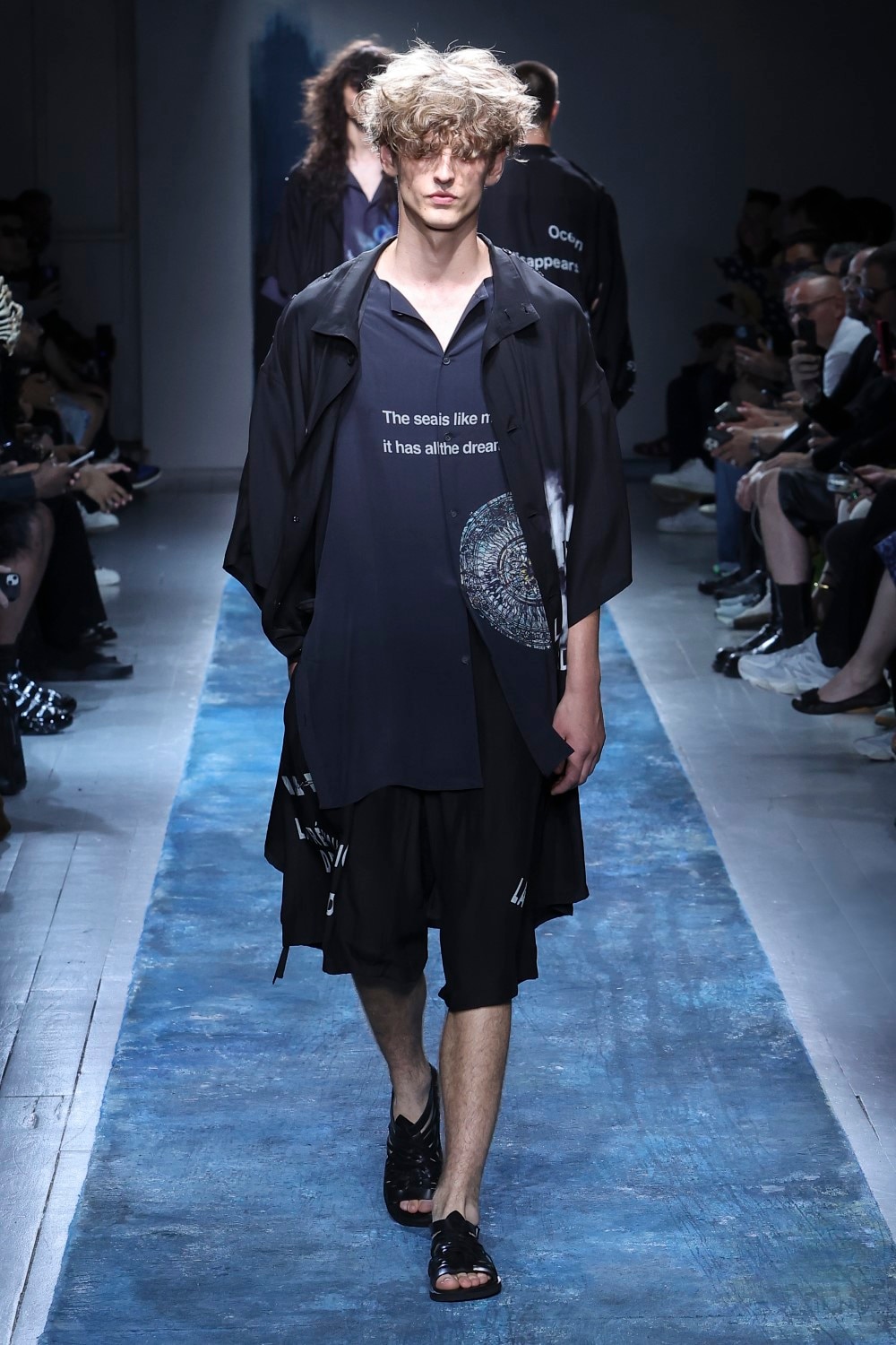 LOOK 19