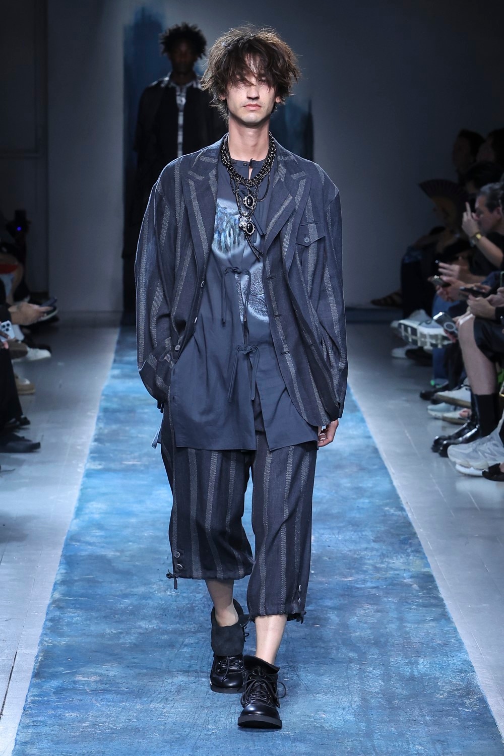 LOOK 29