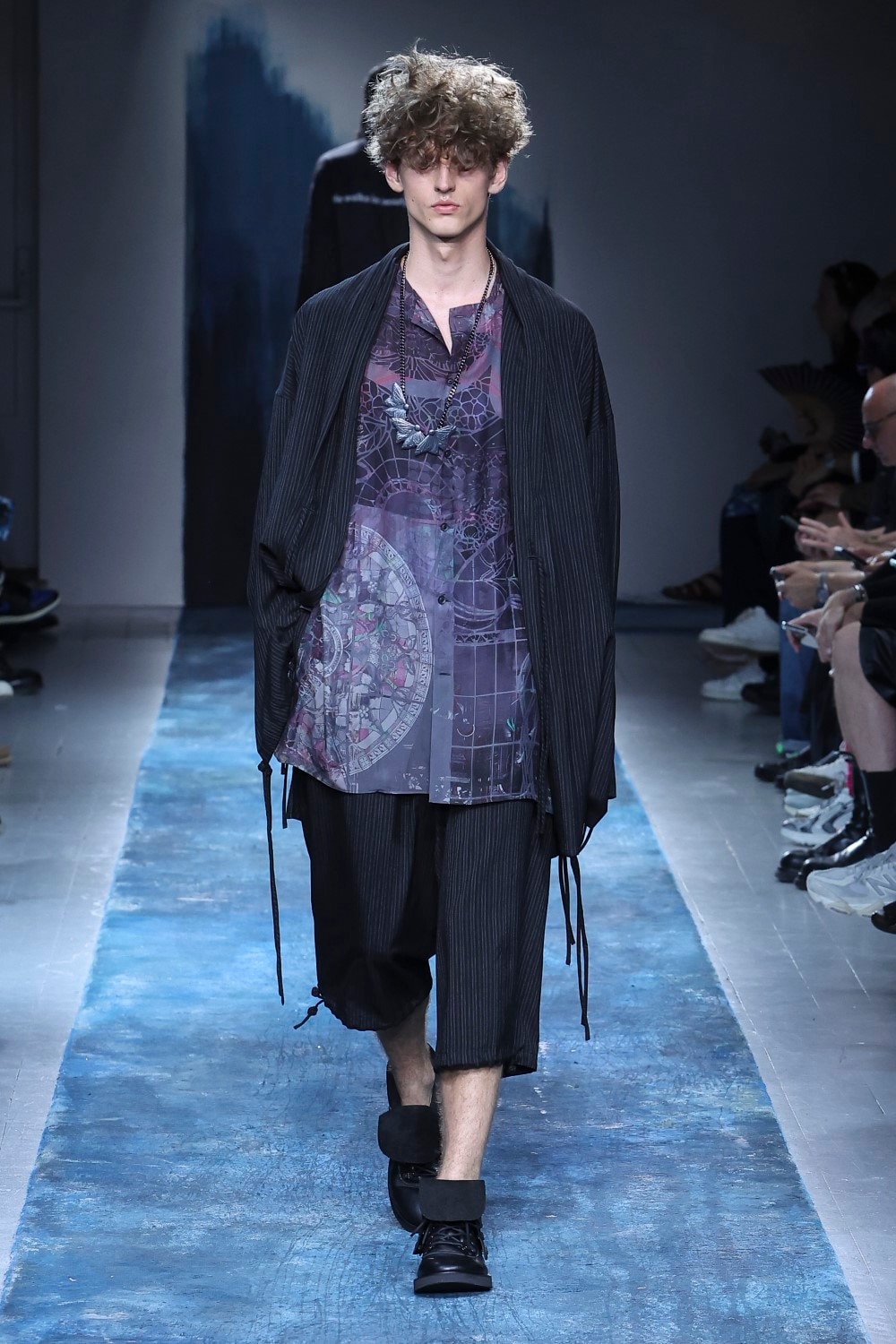 LOOK 32