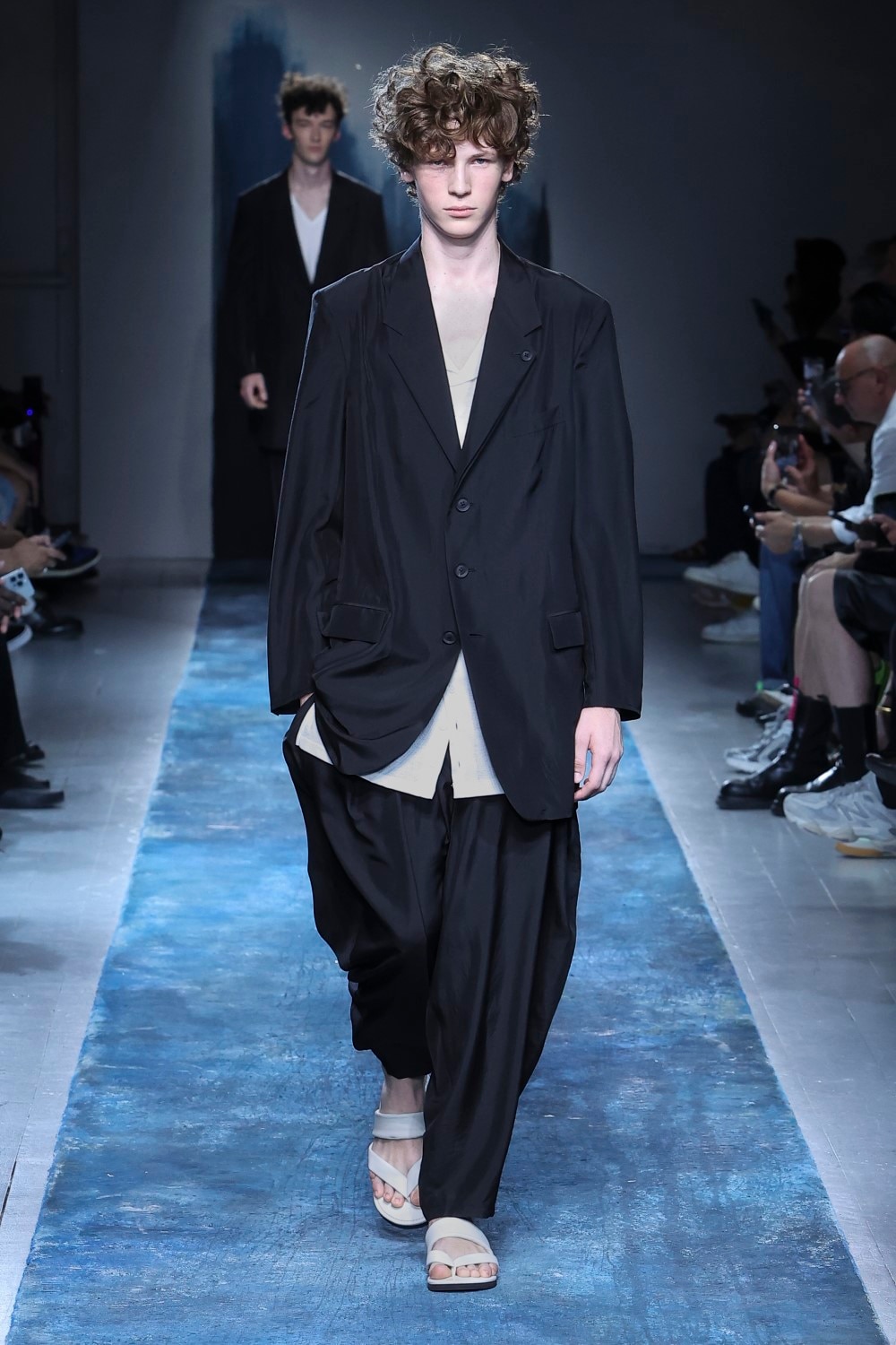 LOOK 37