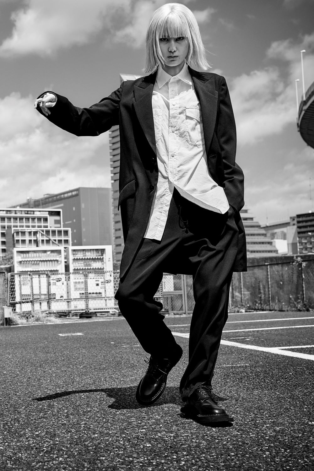 LOOK 01