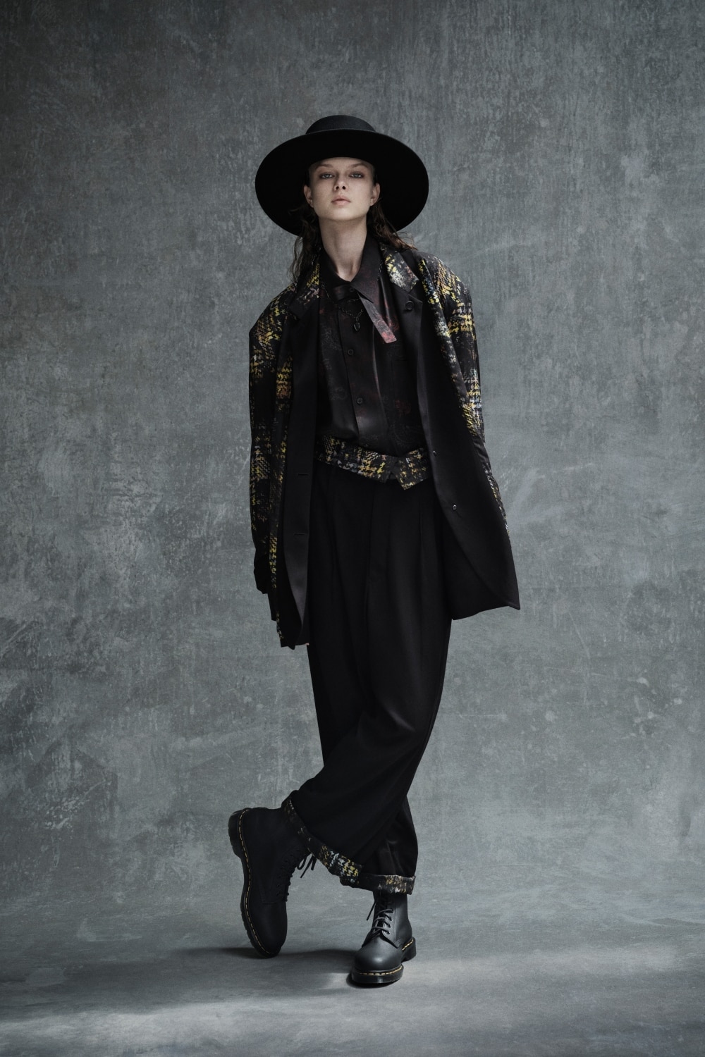LOOK 01