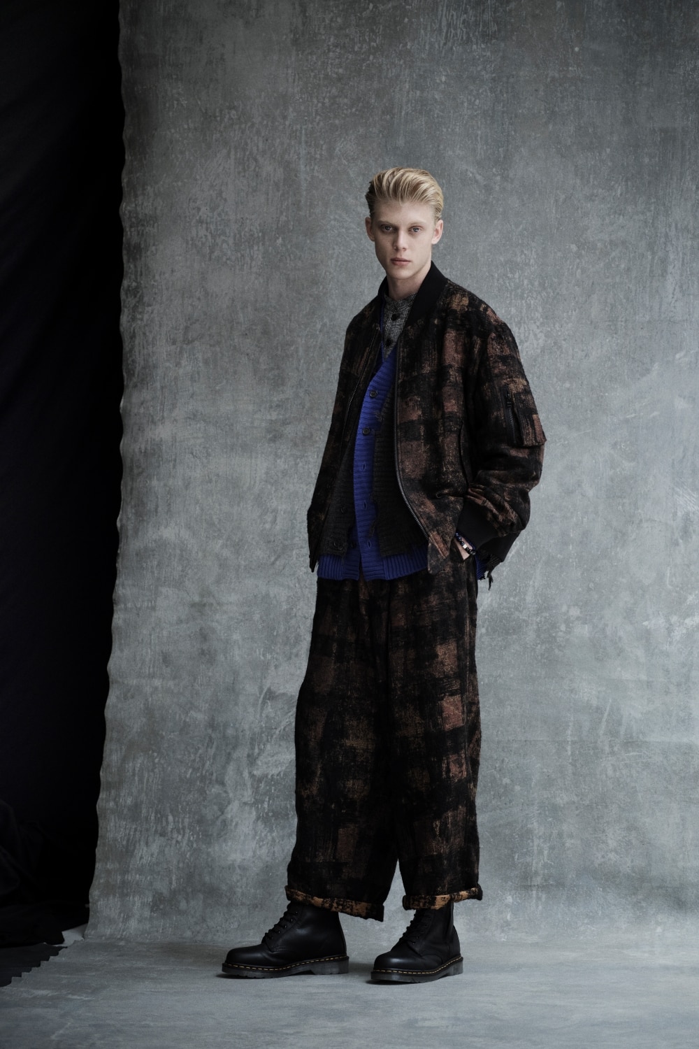 LOOK 02