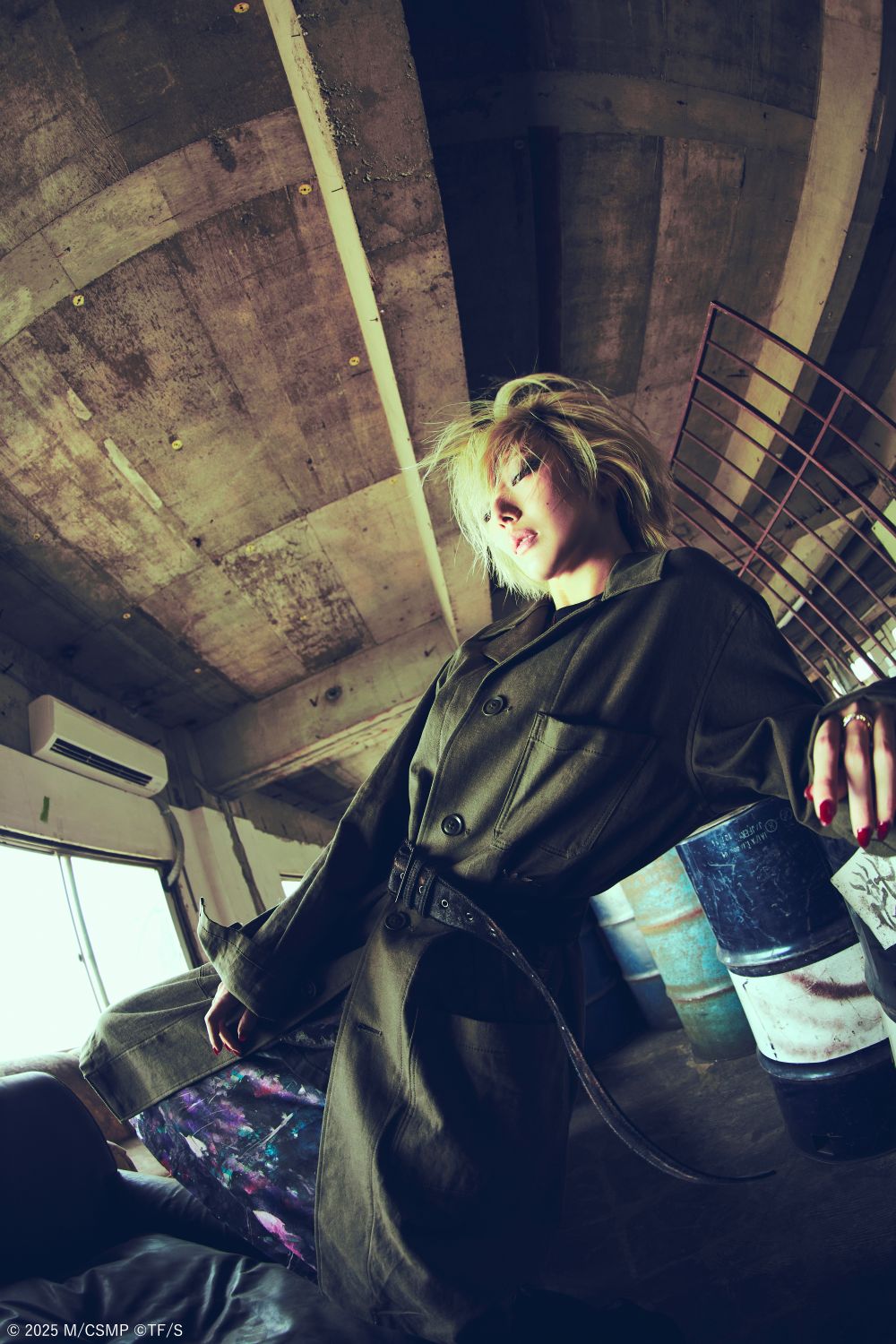 LOOK 01