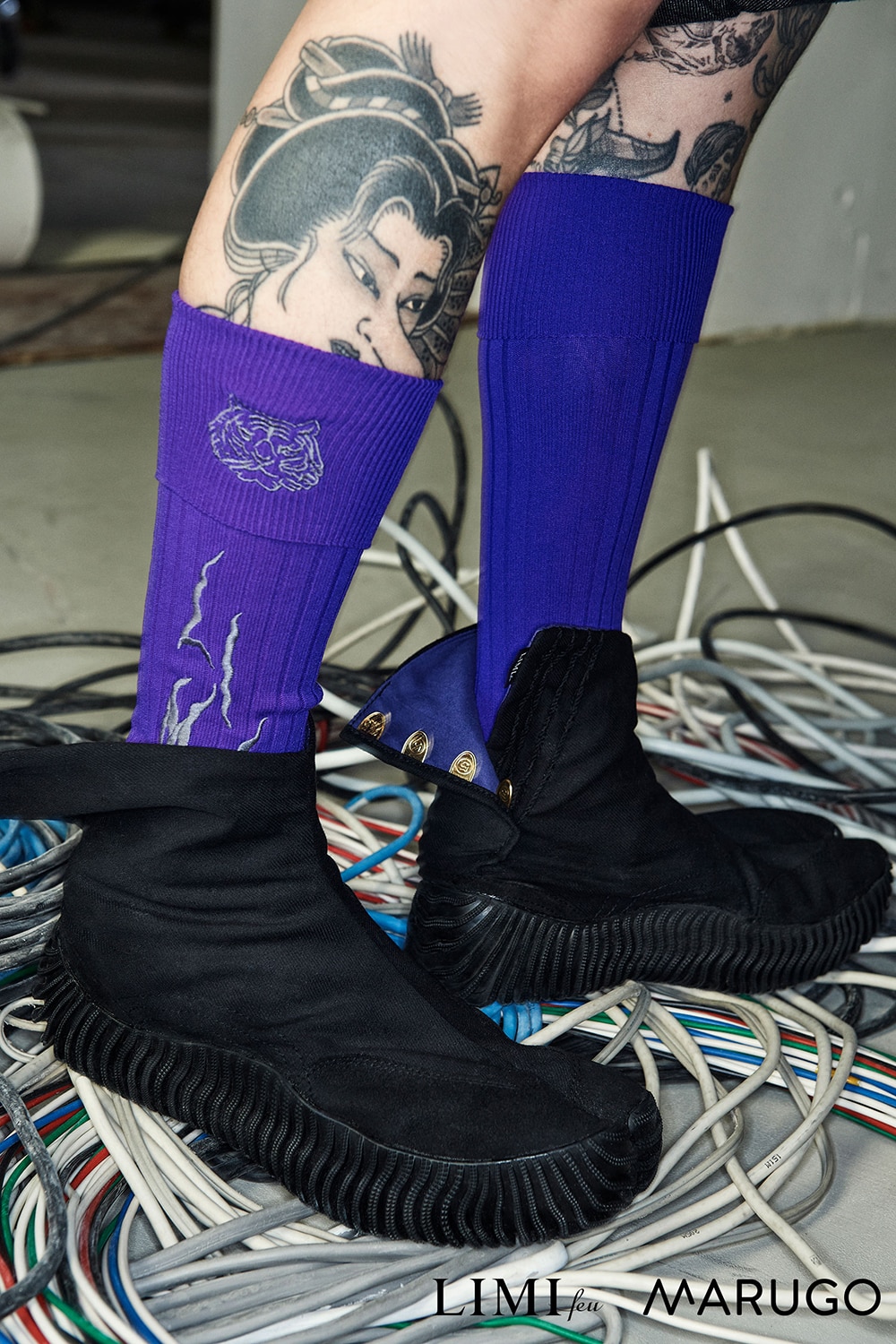 LOOK 01