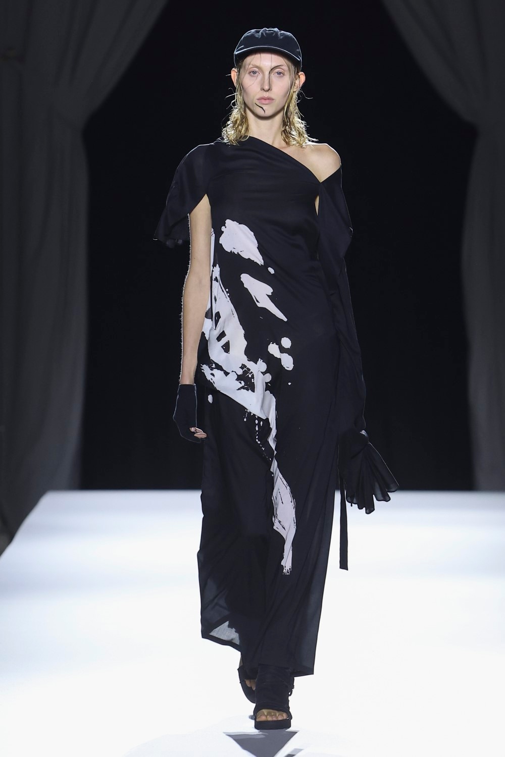 LOOK 01