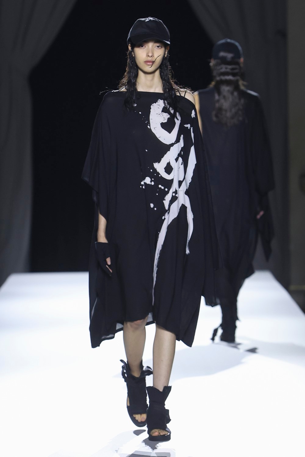 LOOK 03