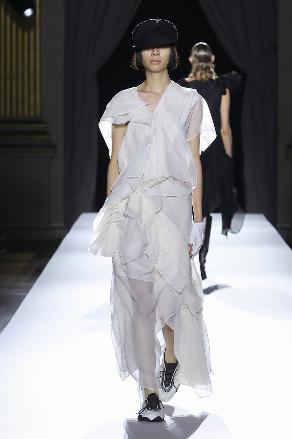 LOOK 27