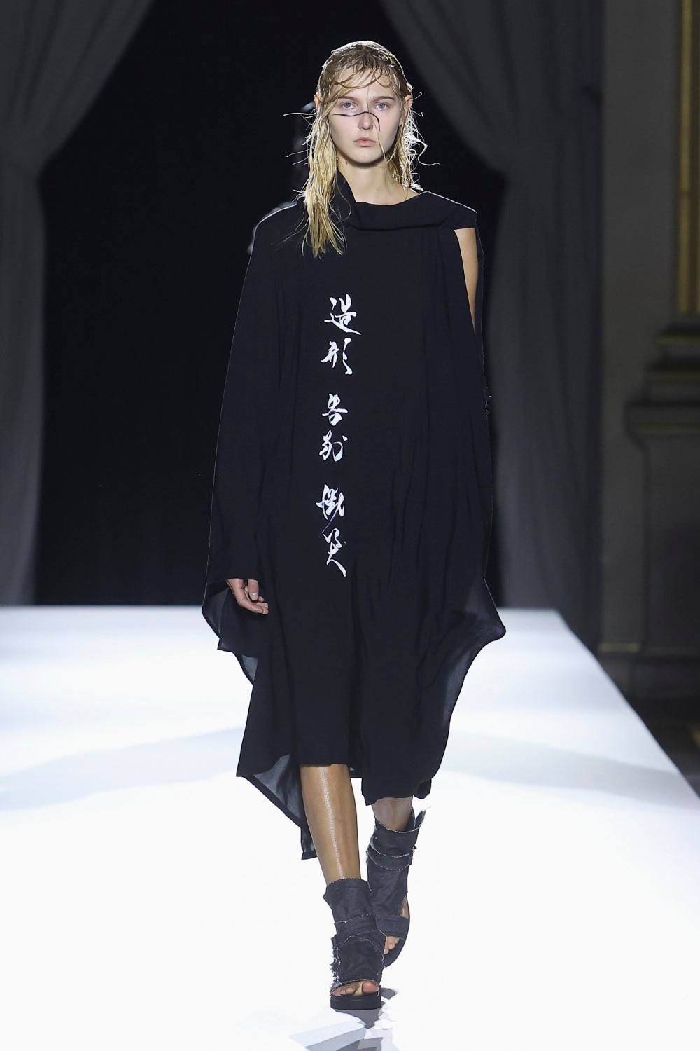 LOOK 32