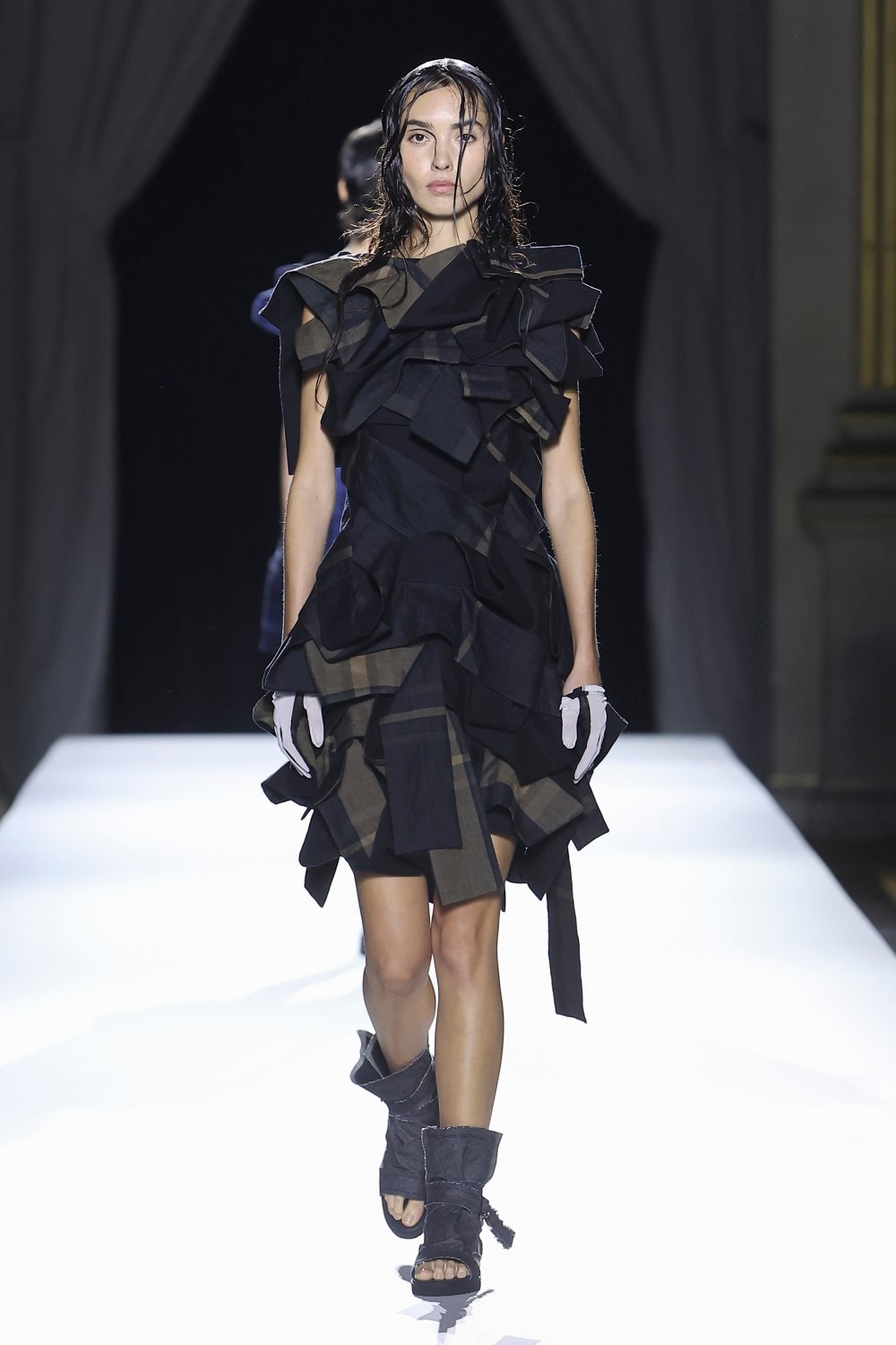 LOOK 37