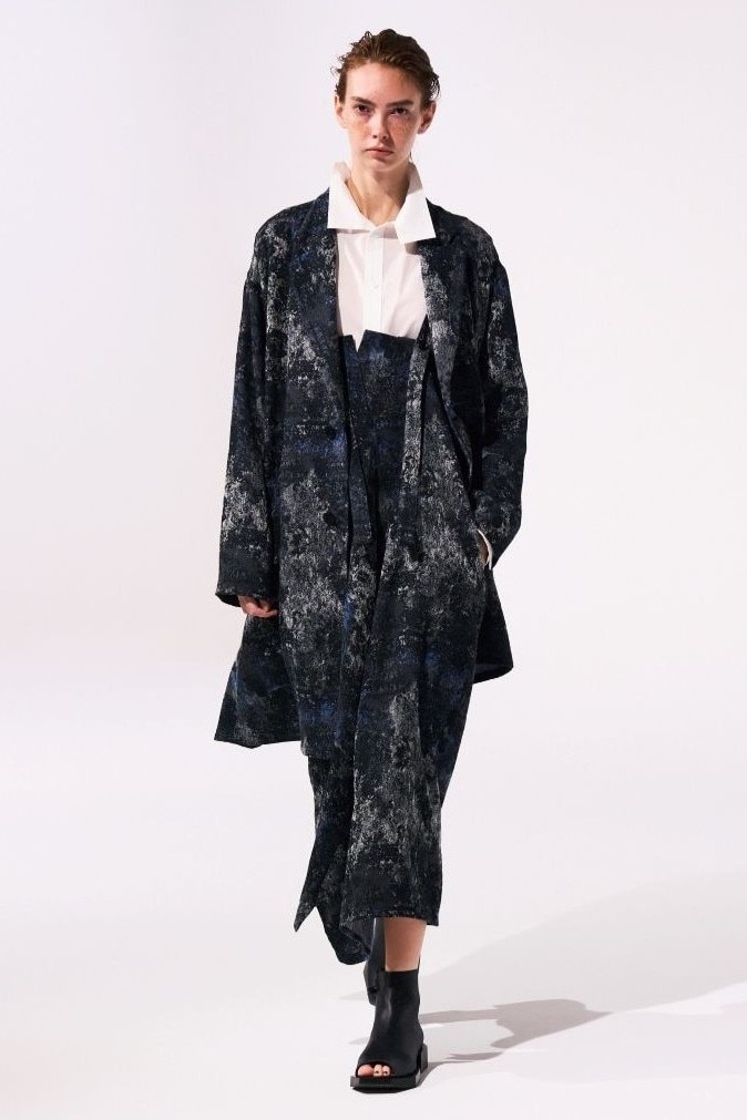 LOOK 01