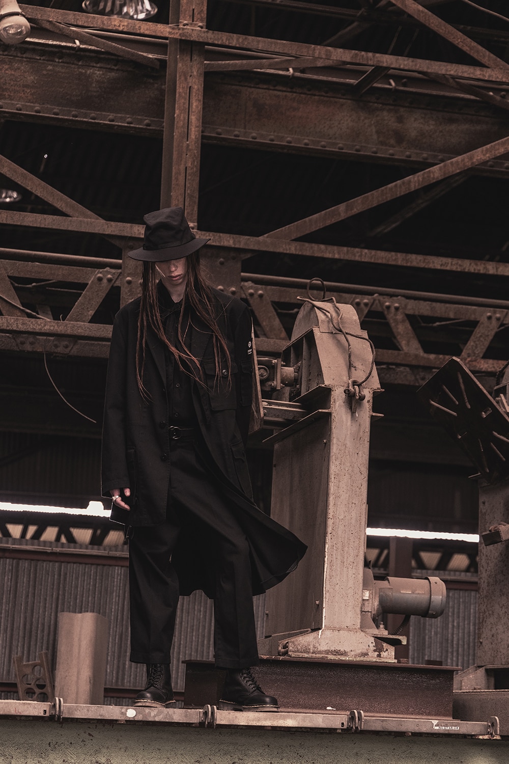 LOOK 04