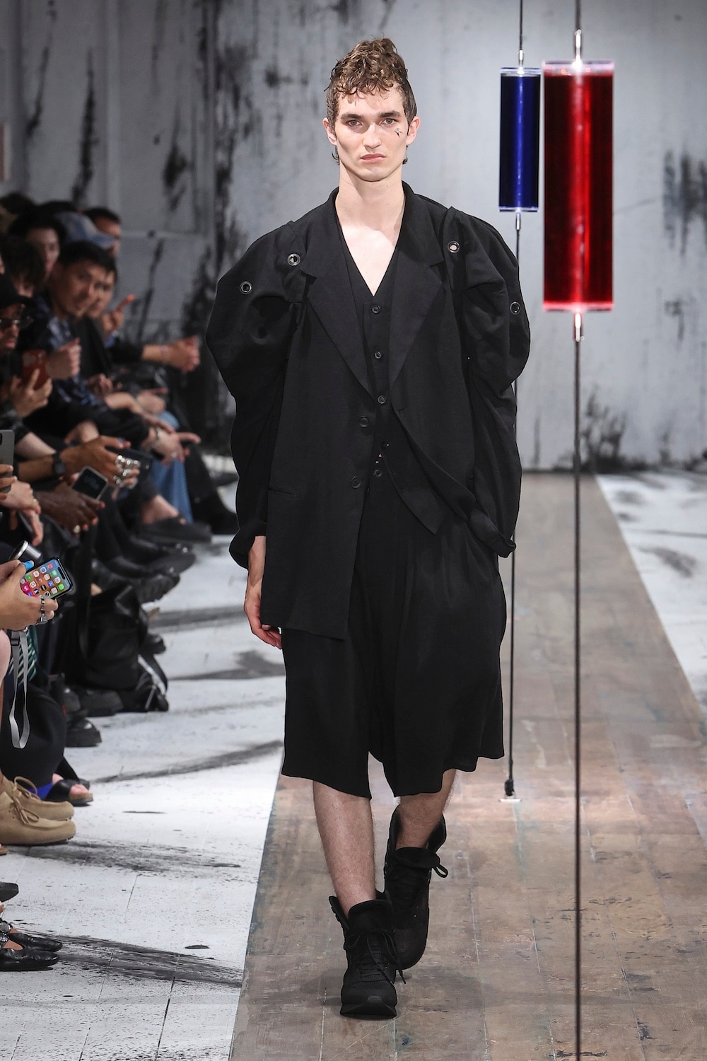 LOOK 01