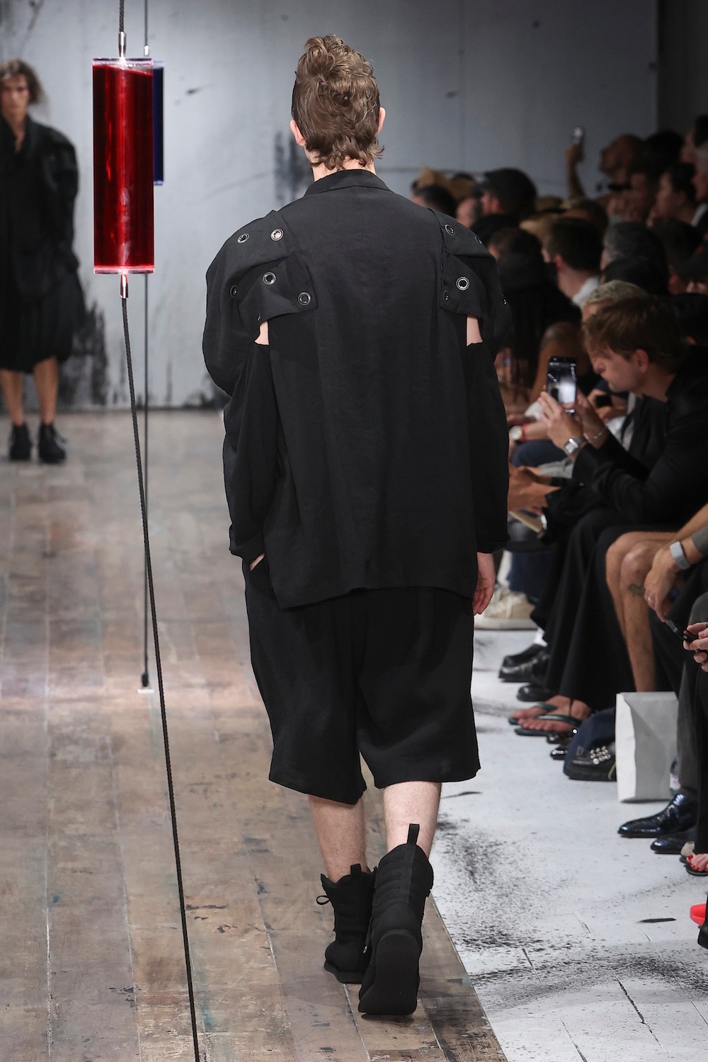 LOOK 01