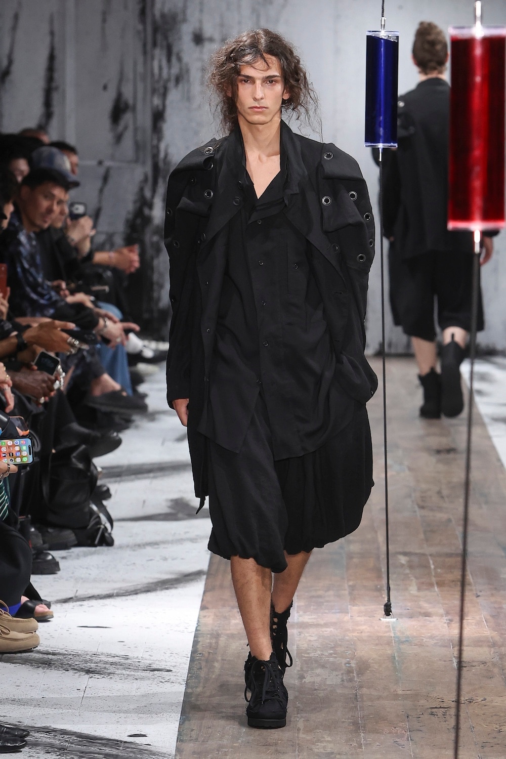 LOOK 02