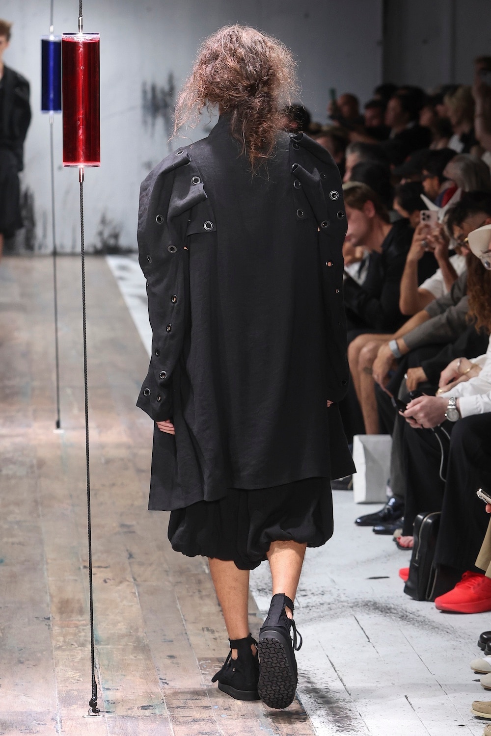 LOOK 02