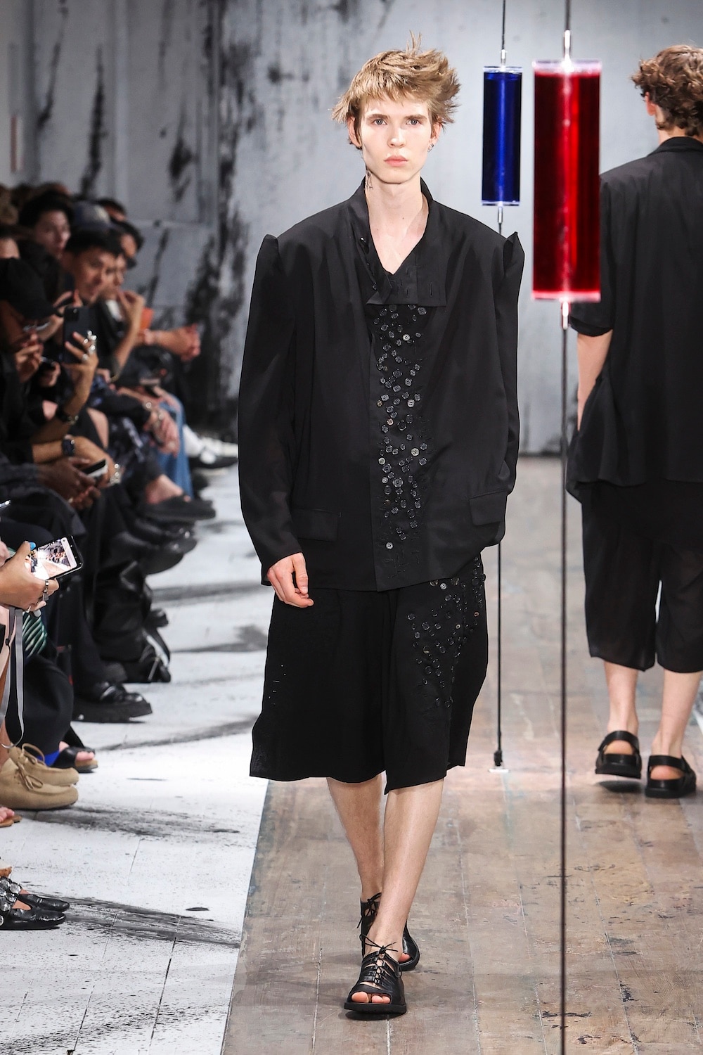 LOOK 05