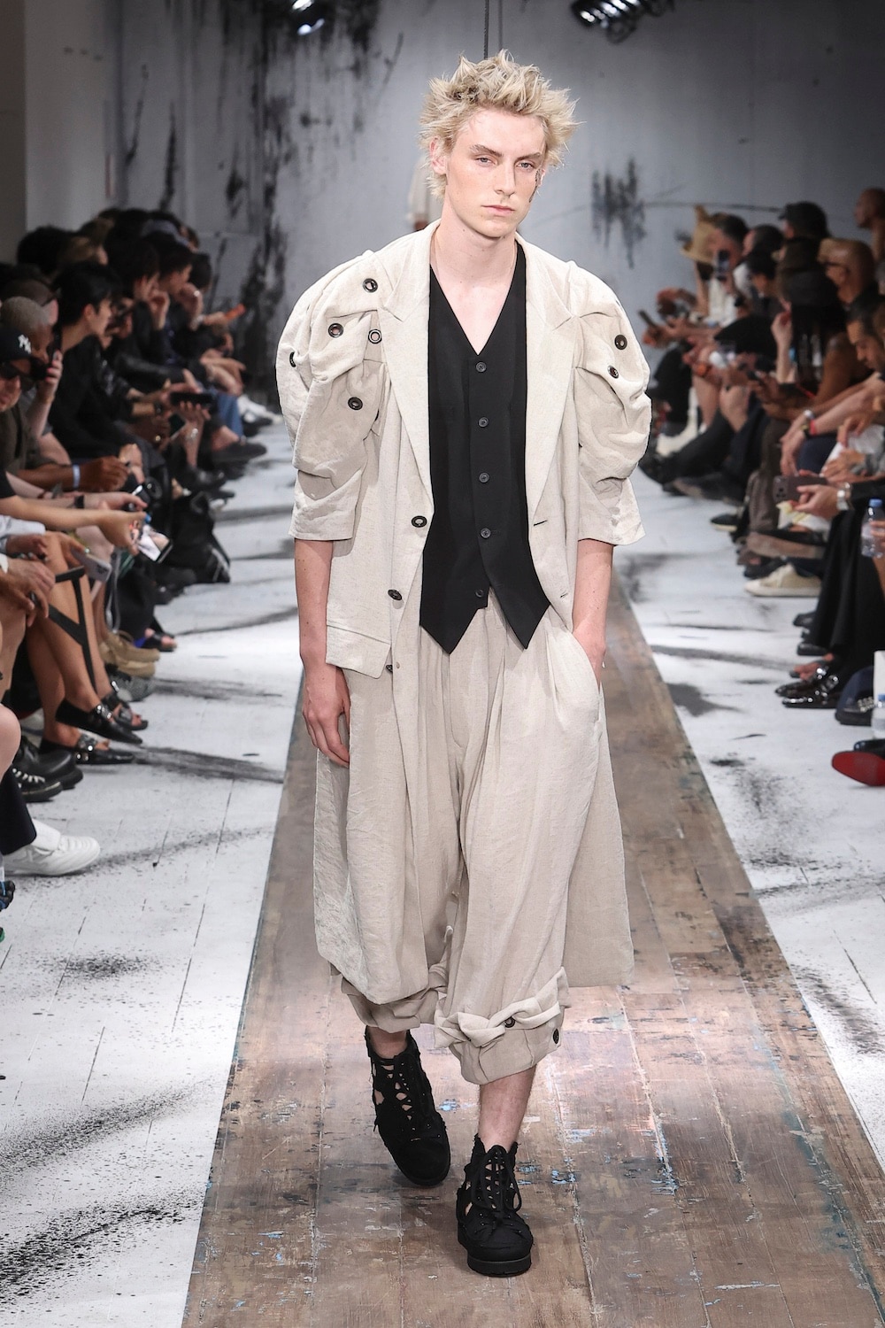 LOOK 19