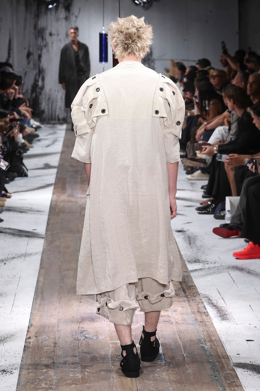 LOOK 19