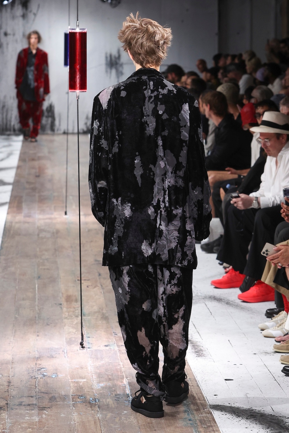LOOK 23