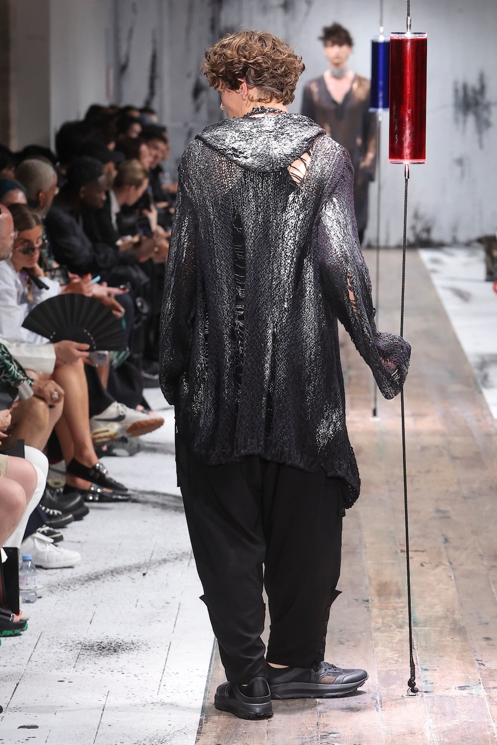 LOOK 27