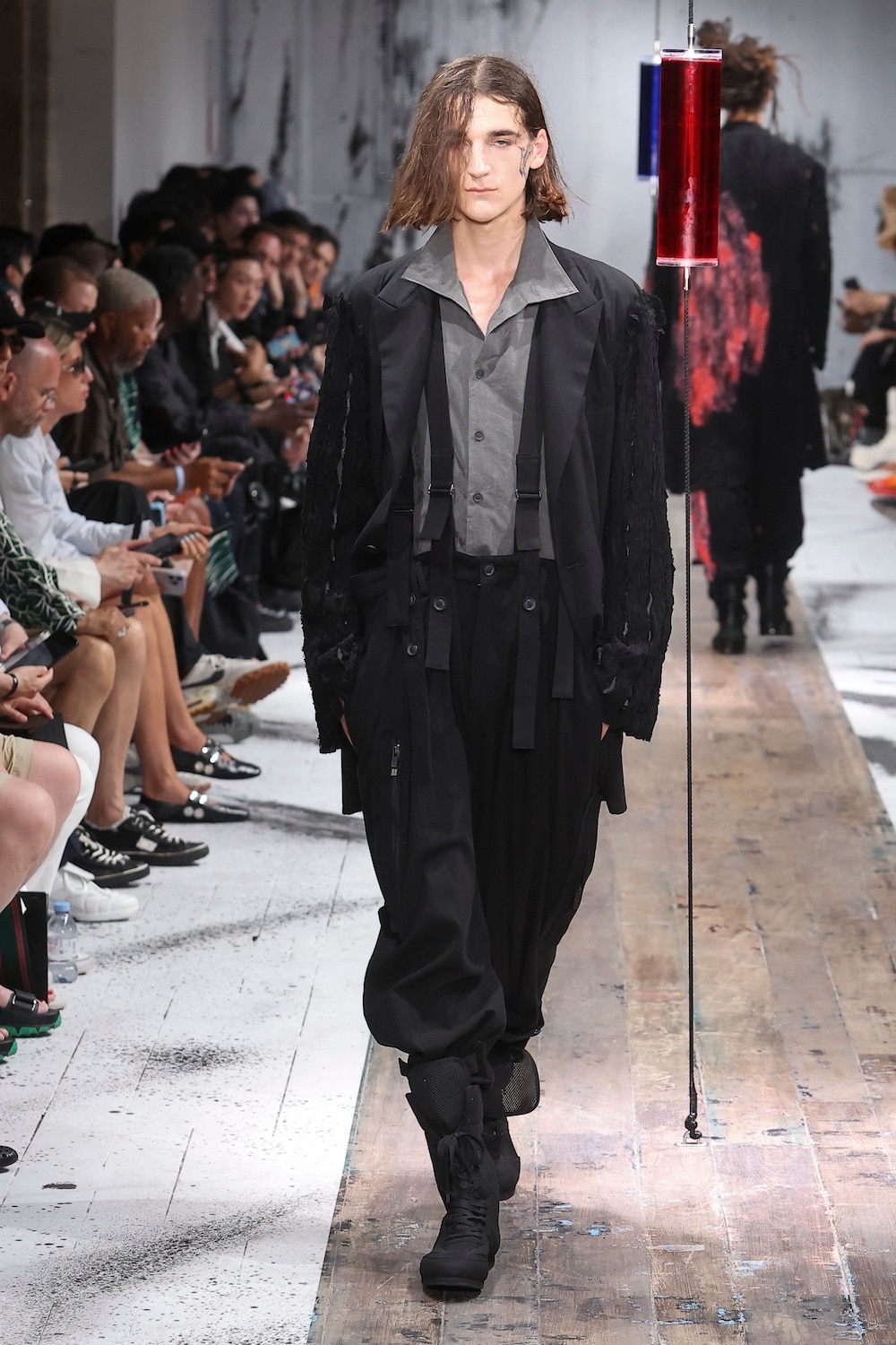 LOOK 32