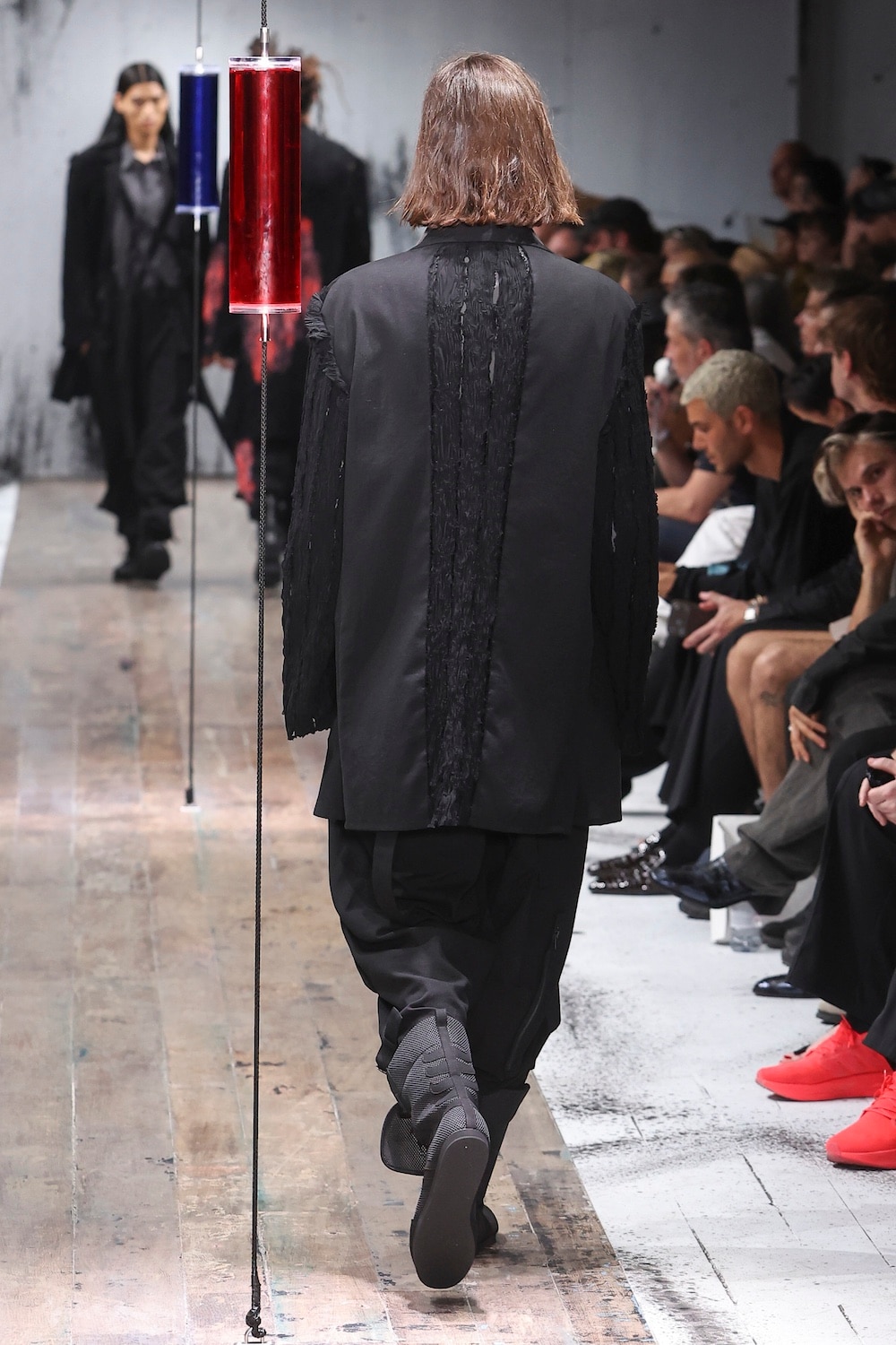 LOOK 32