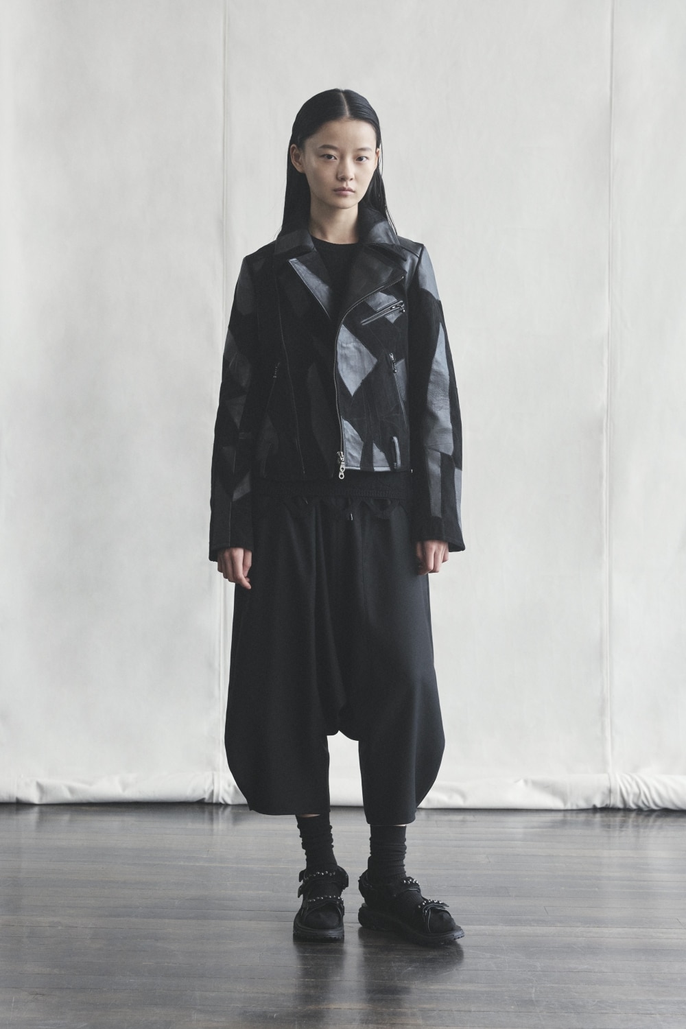 LOOK 02