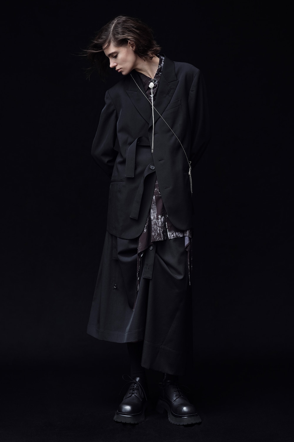 LOOK 02