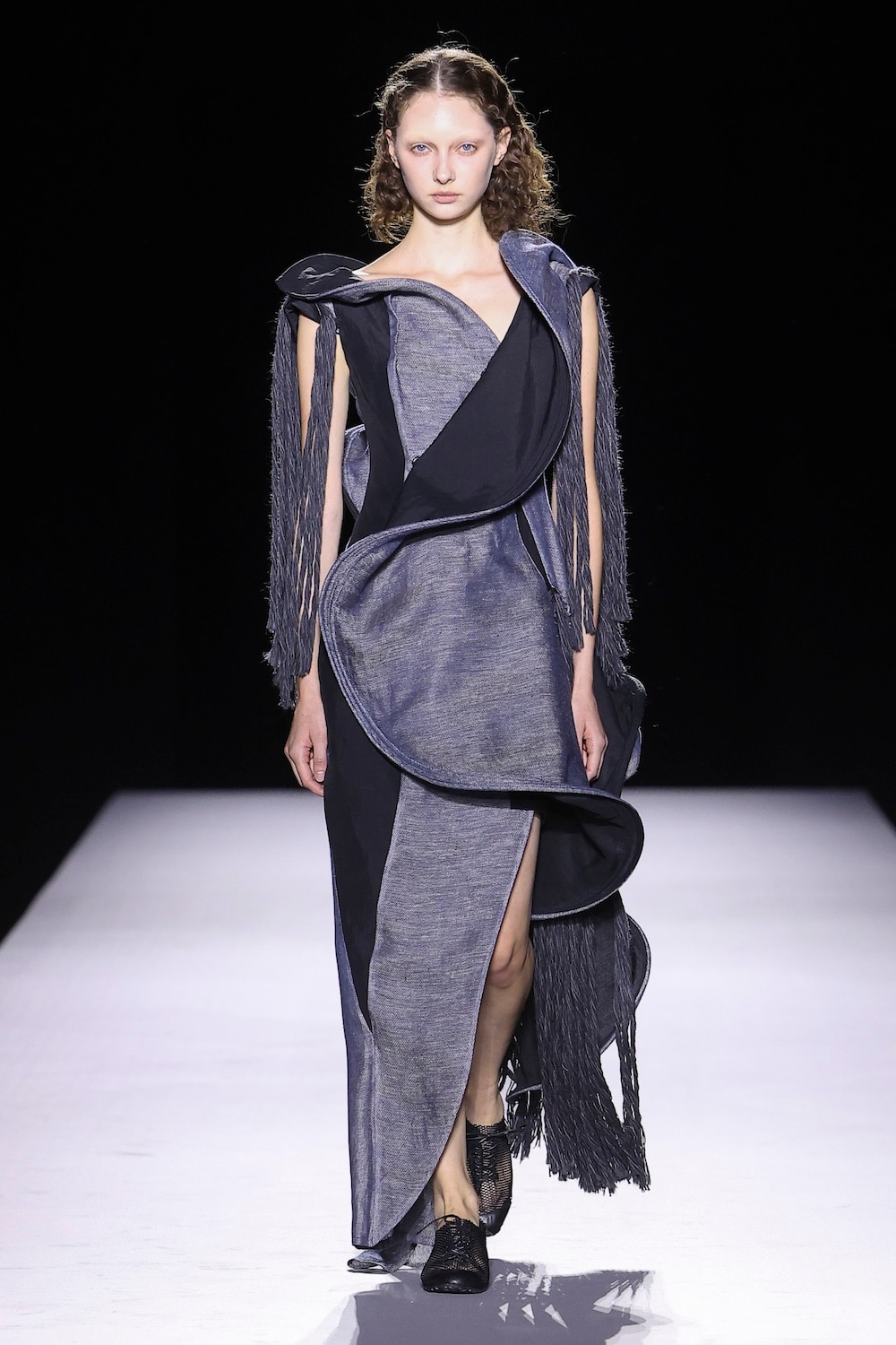 LOOK 01